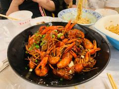 樱桃油焖大虾-早酒肖汉老味拌面