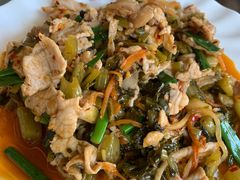 腌菜炒肉-瑞丰园庭院餐厅·白族传统家常菜