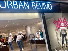 -URBAN REVIVO(高德置地广场·春广场店)