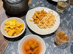 -老牌坊云南鱼豆花火锅(哈西万达店)
