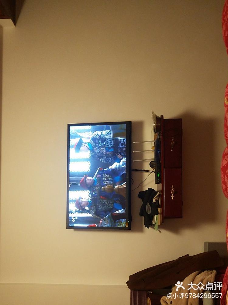 康远桥一代御厨重出江湖,人有点疯疯癫癫,但做菜美轮美奂绝对一流