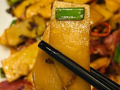 腊肉炒本地时令鲜笋-宁波柏悦酒店·钱湖渔港
