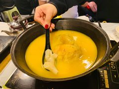 浓厚原只鸡煲花胶汤-鲜入围煮花胶鸡海鲜火锅