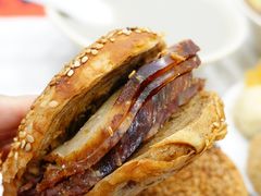 烧饼夹肉-老磁器口豆汁店(天坛店)