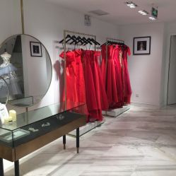 点击看大图 -GRACE KELLY婚纱与礼服(北京店)