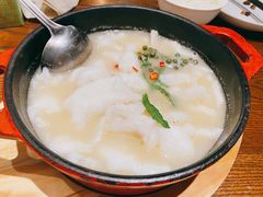 酸汤煮嫩滑鱼片-小大董·烤鸭(王府井apm店)