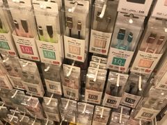 -名创优品(北京新中关购物中心地铁层店)