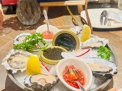 时令生蚝半打配鲟鱼籽酱-WESTWOOD•落日餐厅•乐队演出(前海壹方汇店)