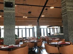 香烤鸡肉比萨配香葱及西兰花-WOLFGANG PUCK KITCHEN & BAR(迪士尼小镇店)