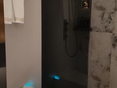 -万泊酒店(长沙五一广场国金中心店)