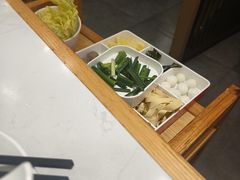 -鲁员外地锅鸡地锅鱼(古墩路店)