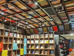 -钟书阁(松江泰晤士小镇店)