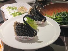 天鹅榴莲酥-海派悦庭·海胆烧麦·新融合菜(凯德广场店)
