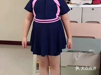 聪明的孩子都喜欢游泳。