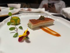 鱼子酱配脆皮烤乳猪-广州文华东方酒店·江-由辉师傅主理