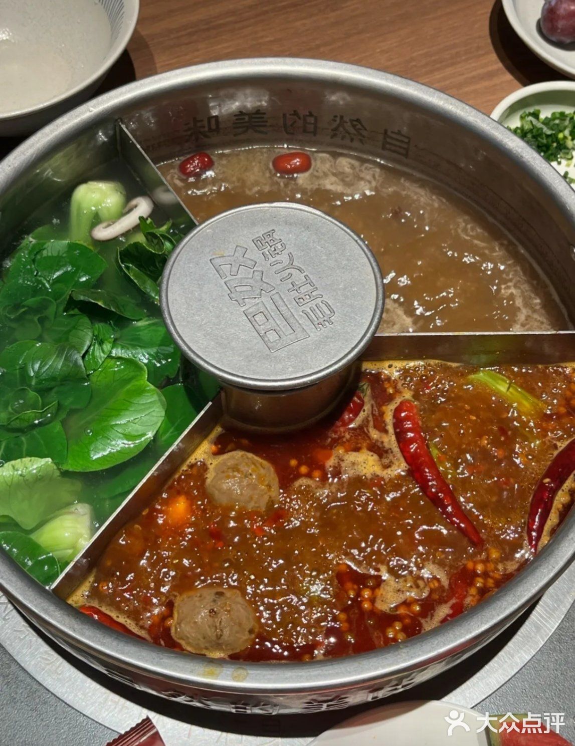 巴奴毛肚火锅:鲜脆爽口,燃情味蕾的火锅盛宴!