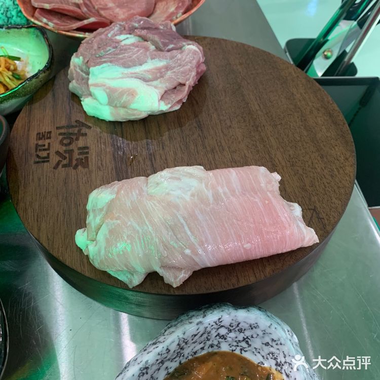 真是绝配，我们还加了份生菜。肉的分量很足