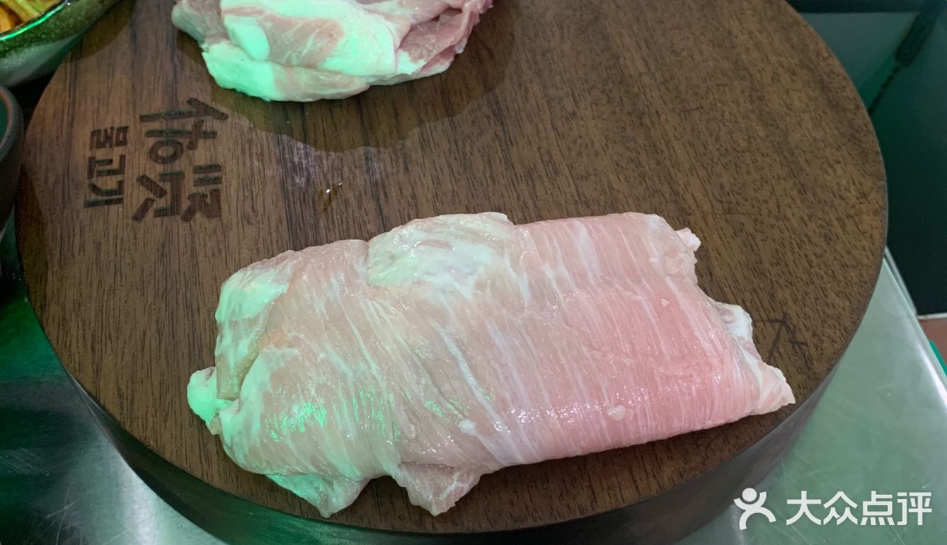 真是绝配，我们还加了份生菜。肉的分量很足
