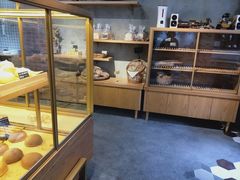 面包甜点陈列柜-啊噗吐呦现场烘焙(麦凯乐店)