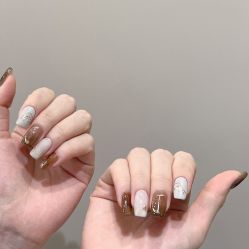 -花岐款式专研健康美甲沙龙