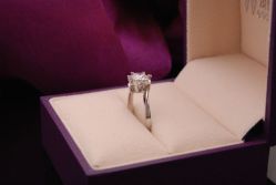 -威德钻石-克拉钻大本营(南京东路店)