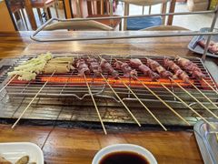 -哈尔滨小酒馆·鲜肉现穿自助烧烤(康新花园店)