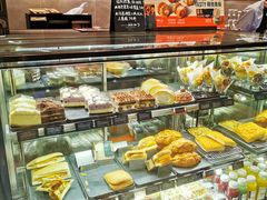 面包甜点陈列柜-星巴克臻选(广州沙面店)