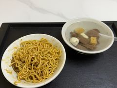 -松树干拌面店