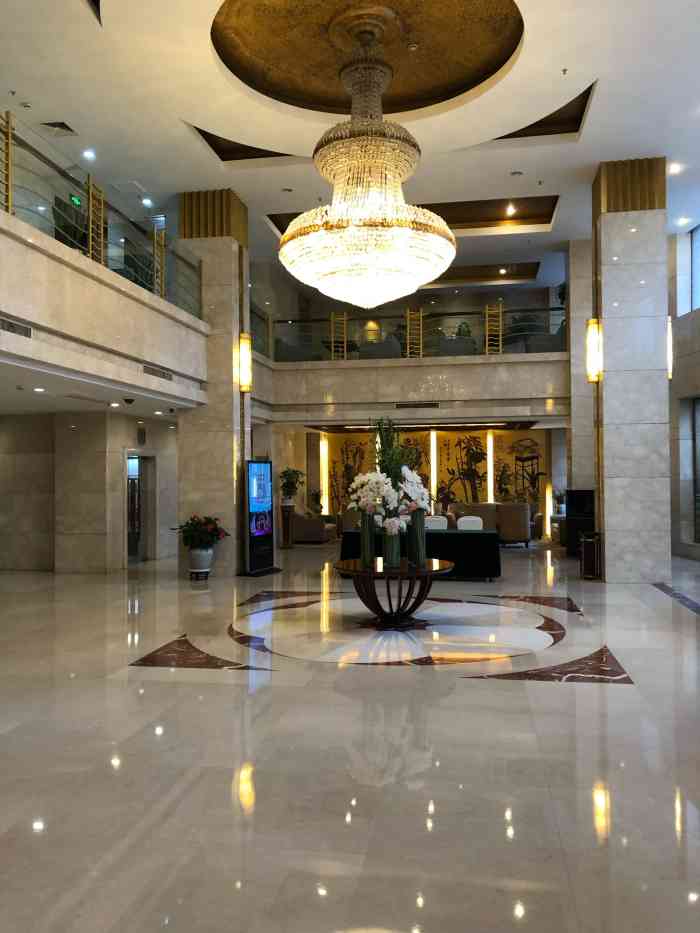 泰州美丽华大酒店-"房间比较大,但是比较旧,设备还是比较齐全.