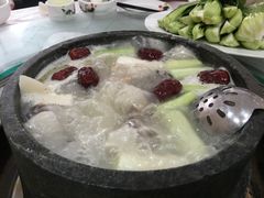 -南渝食府.墨脱石锅松茸鸡