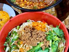 -爆炸头阿姨小四川正宗川味小吃(无任何分店)