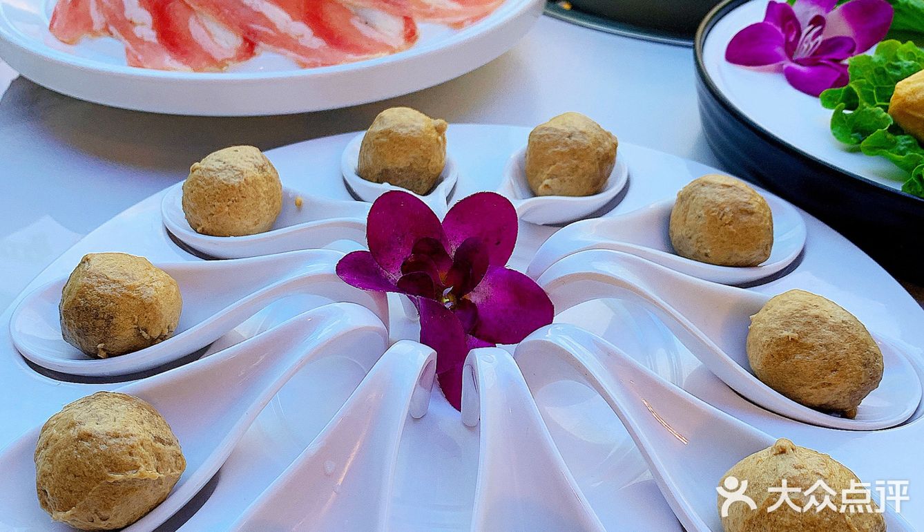 长沙吃到坠好吃的猪肚鸡火锅，鲜掉眉毛…