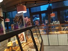 面包甜点陈列柜-Dough&Joe团憩(瑞虹天地月亮湾店)