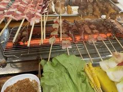 -哈尔滨小酒馆·鲜肉现穿自助烧烤(康新花园店)