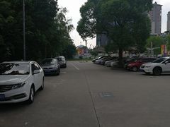 -大润发杨浦店-停车场