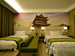 -西安大雁塔科技大学地铁站亚朵酒店