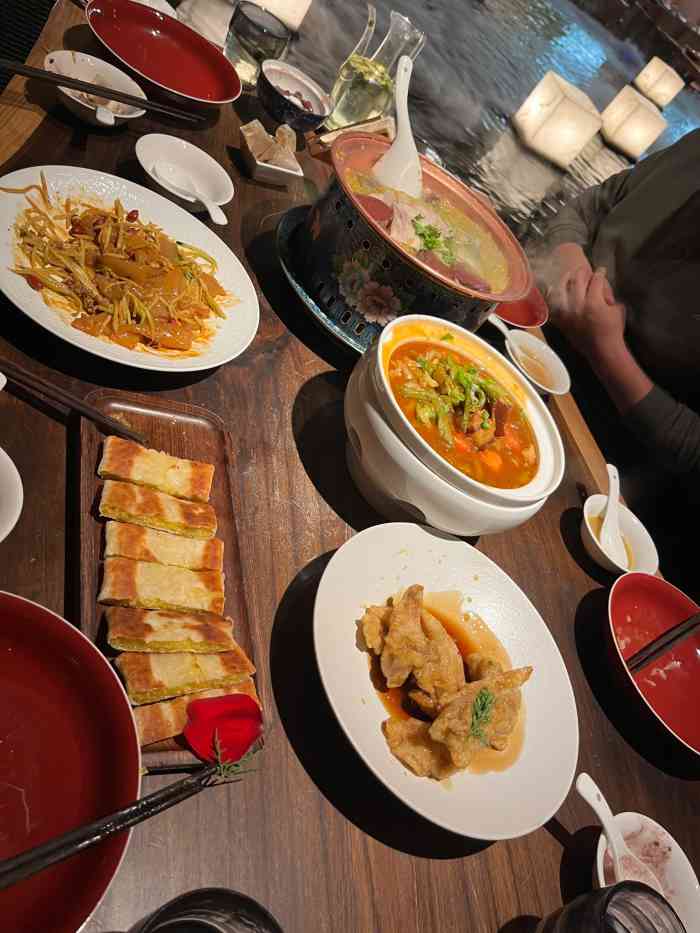 奉天小馆(长白万象汇店)-"在疫情期间打卡奉天小馆! [薄荷]环境:.