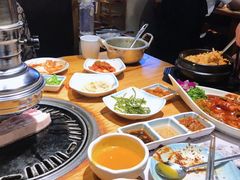 -唯成•韩国炭火烤肉 유성고기