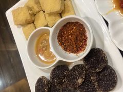 米肠豆腐拼盘-88号小吃店·经典云南菜·地道纳西美食