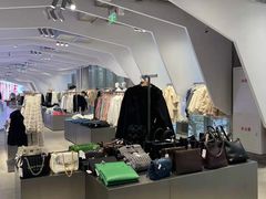 -URBAN REVIVO(七宝领展广场店)