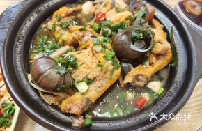 Liuzhou Specialty Snail Duck Feet Stew