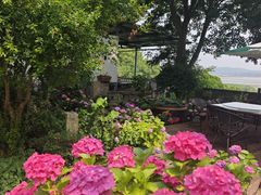-亮河湾山庄