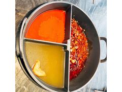 T型锅底-热火朝天鲜切牛肉火锅(南强街巷店)