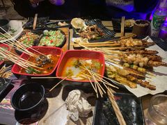 -何师烧烤·香辣蟹·川菜·30年老品牌(太古里旗舰店)