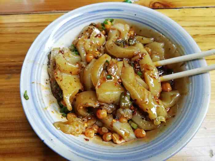 射洪窝子凉粉-"就是街面很小一个店口,第一次吃了下冰粉,.