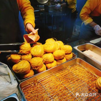 「饼万兴金丝牛肉饼(宽厚里店)」「花儿姐与战哥的美食