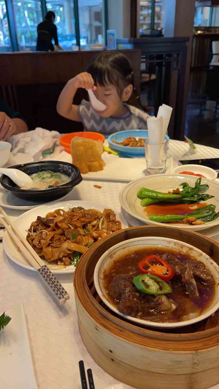 深圳威尼斯睿途酒店·意华轩中餐厅"环境不错,东西好吃精致,乳鸽格外