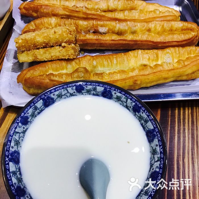 嗲来兮夜市大饼油条油条图片 - 第1张