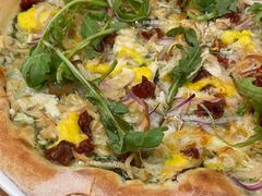 烤鸡奶酪蔬菜披萨-城市大道红炉披萨烘焙坊