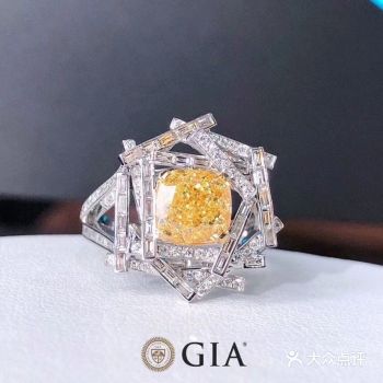 主石2.01ct  副石：0.824ct